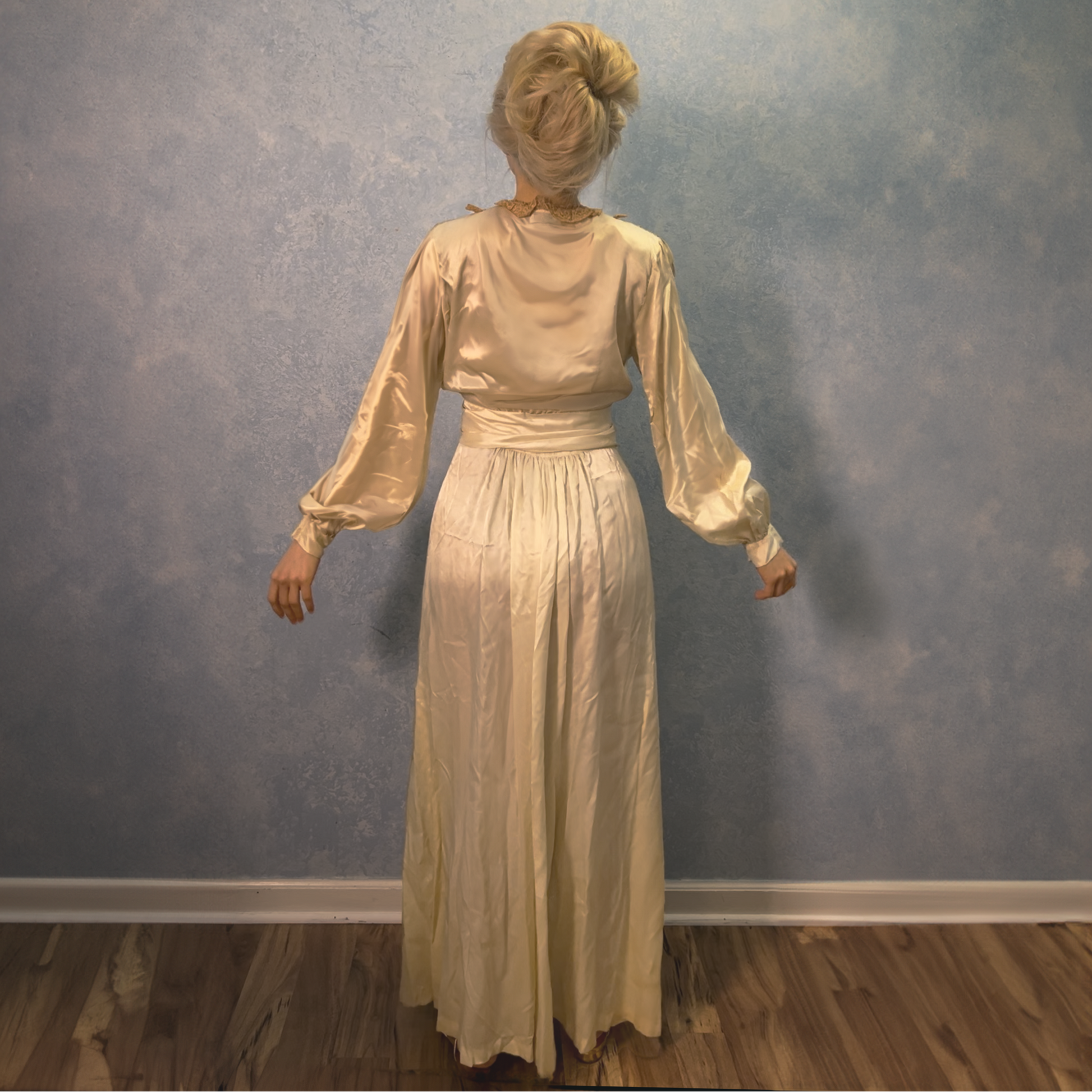 1940's Candlelight Silk & Lace Peignoir